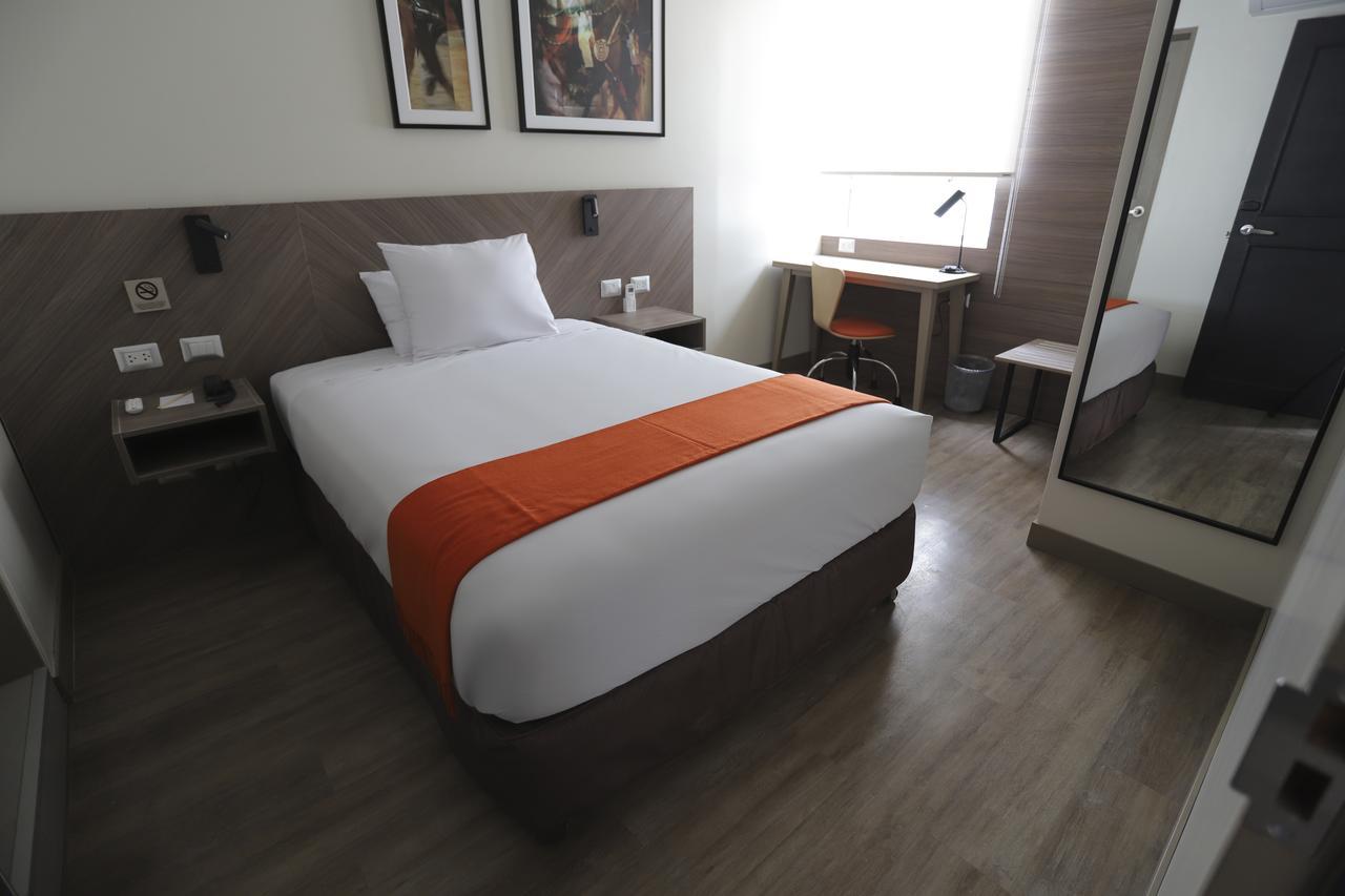 Casa Andina Standard Trujillo Plaza Hotel Ngoại thất bức ảnh