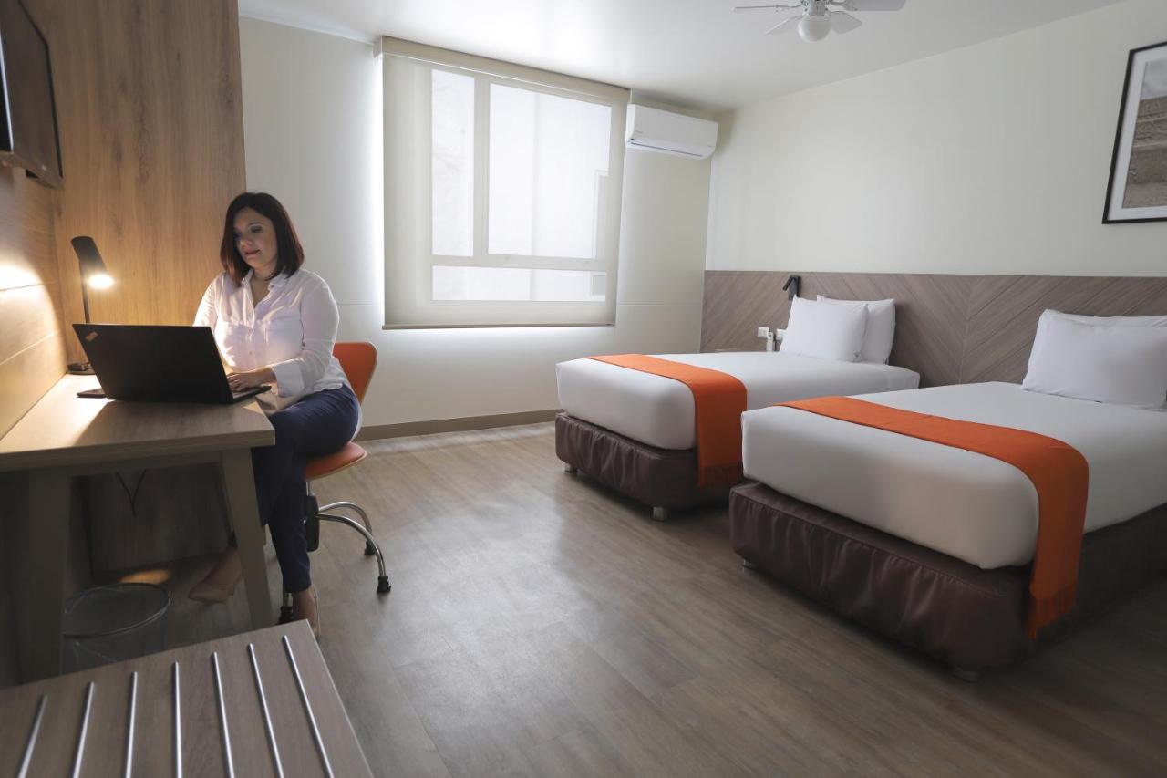 Casa Andina Standard Trujillo Plaza Hotel Ngoại thất bức ảnh