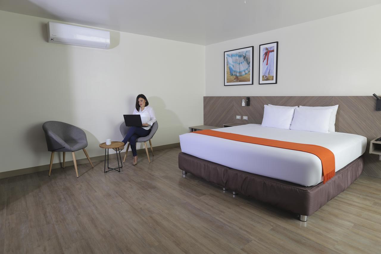 Casa Andina Standard Trujillo Plaza Hotel Ngoại thất bức ảnh