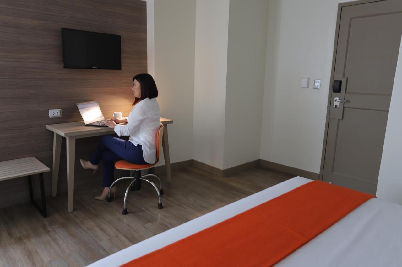 Casa Andina Standard Trujillo Plaza Hotel Ngoại thất bức ảnh